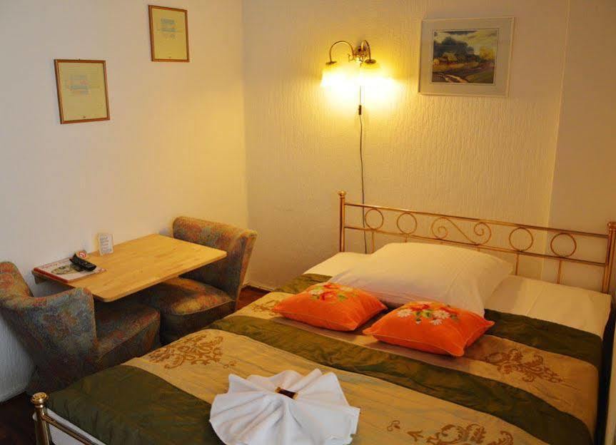 Hotel Pension Ingeborg Berlin Exterior foto